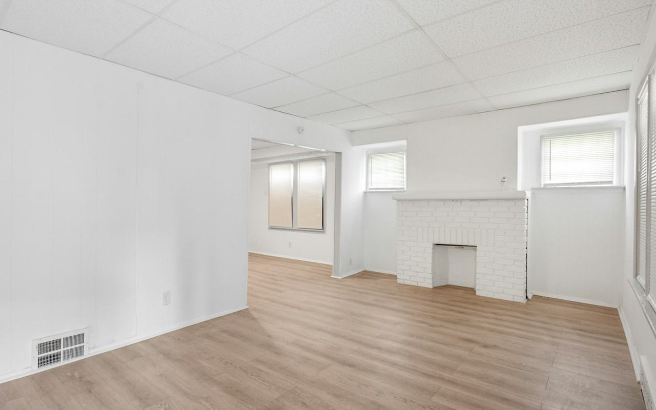 1554 Larchmont Road, Unit A - Photo 3 of 28