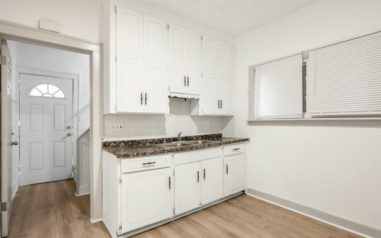 1554 Larchmont Road, Unit A - Photo 4 of 28