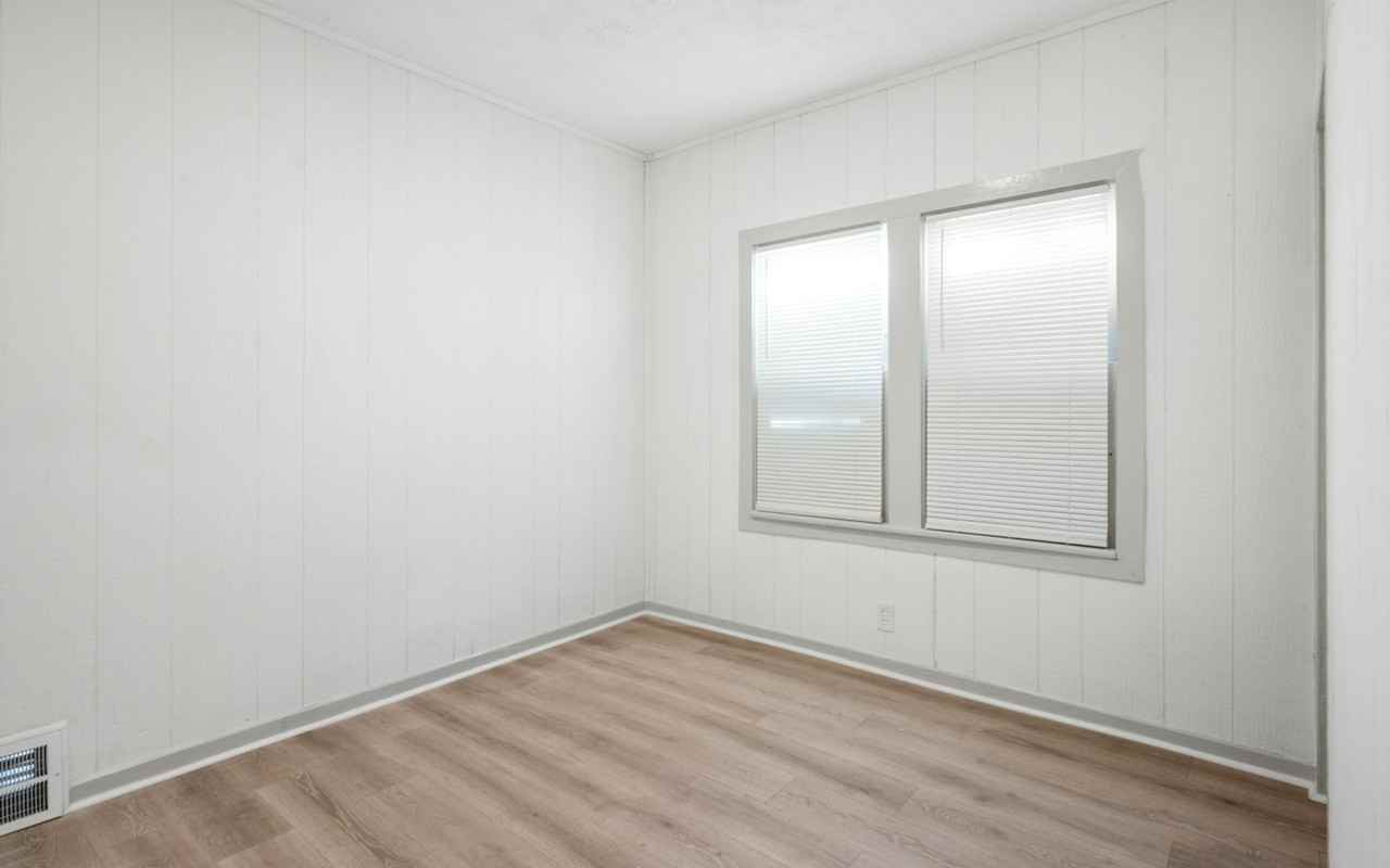 1554 Larchmont Road, Unit A - Photo 5 of 28