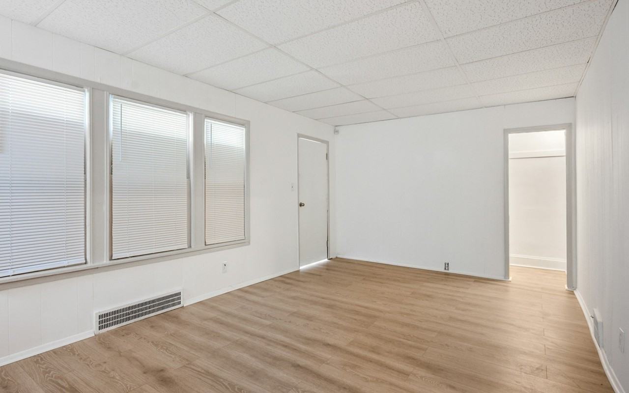 1554 Larchmont Road, Unit A - Photo 6 of 28