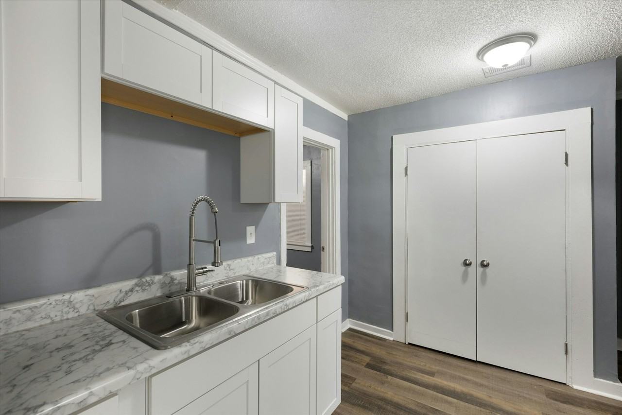 425 Carpenter Street - Photo 4 of 16