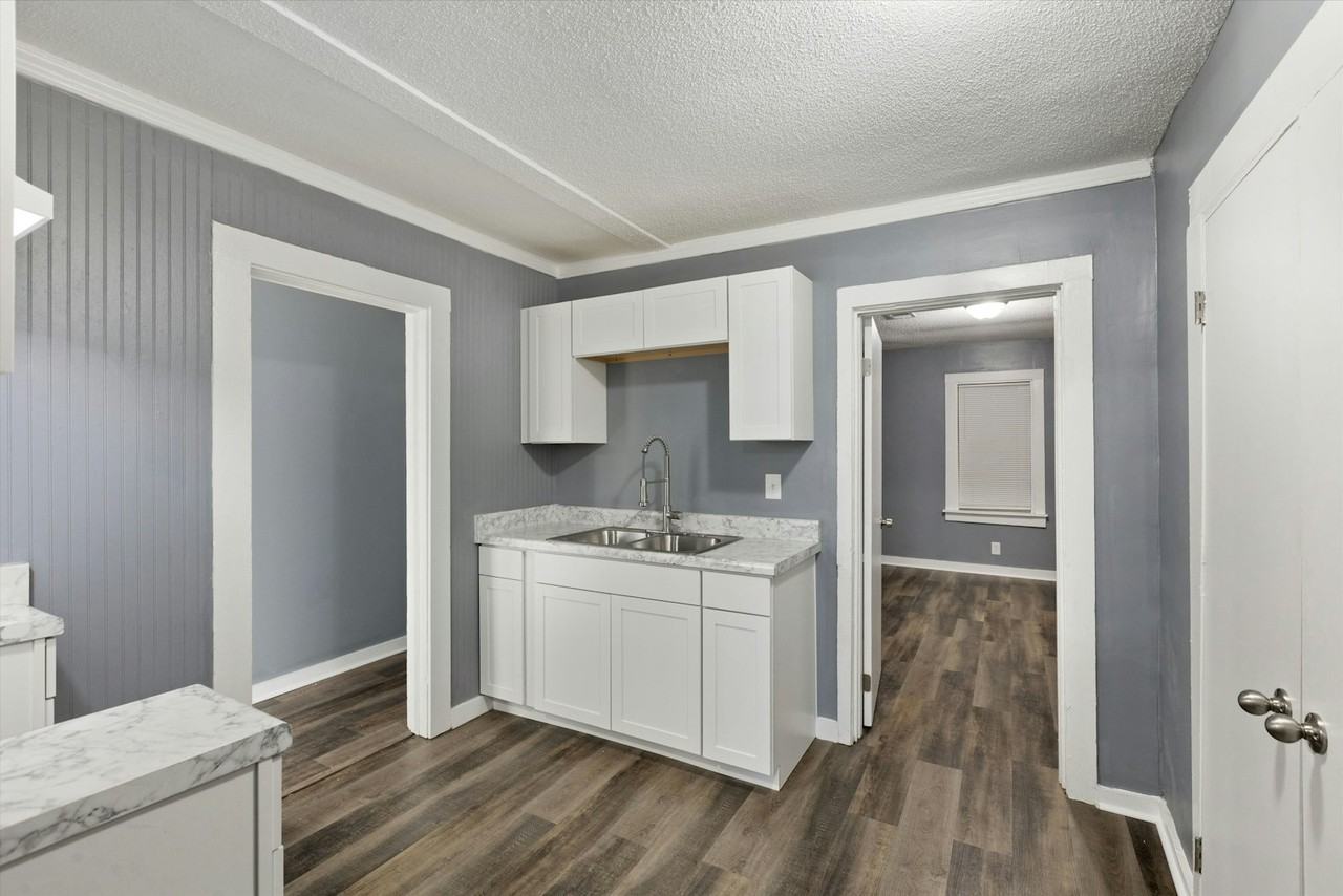 425 Carpenter Street - Photo 5 of 16