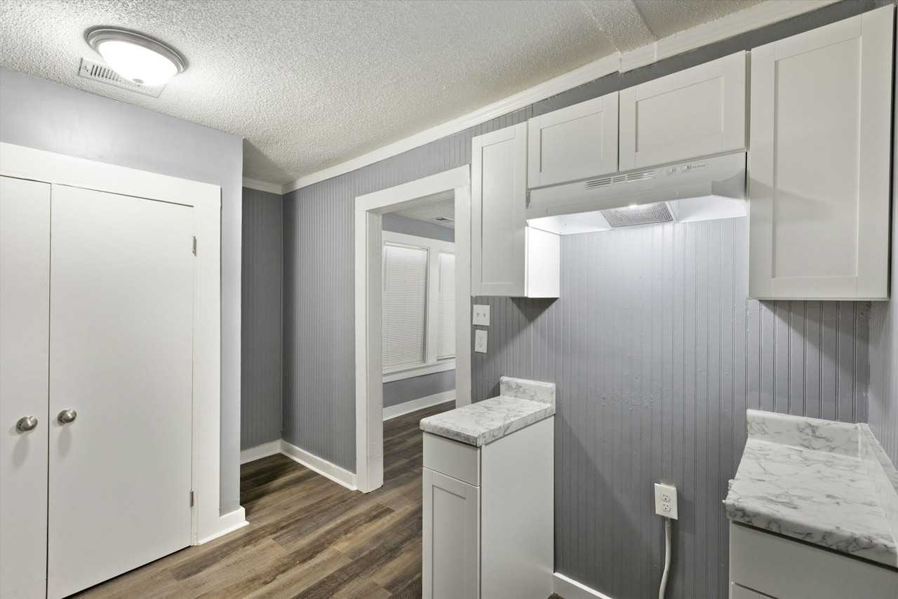 425 Carpenter Street - Photo 7 of 16