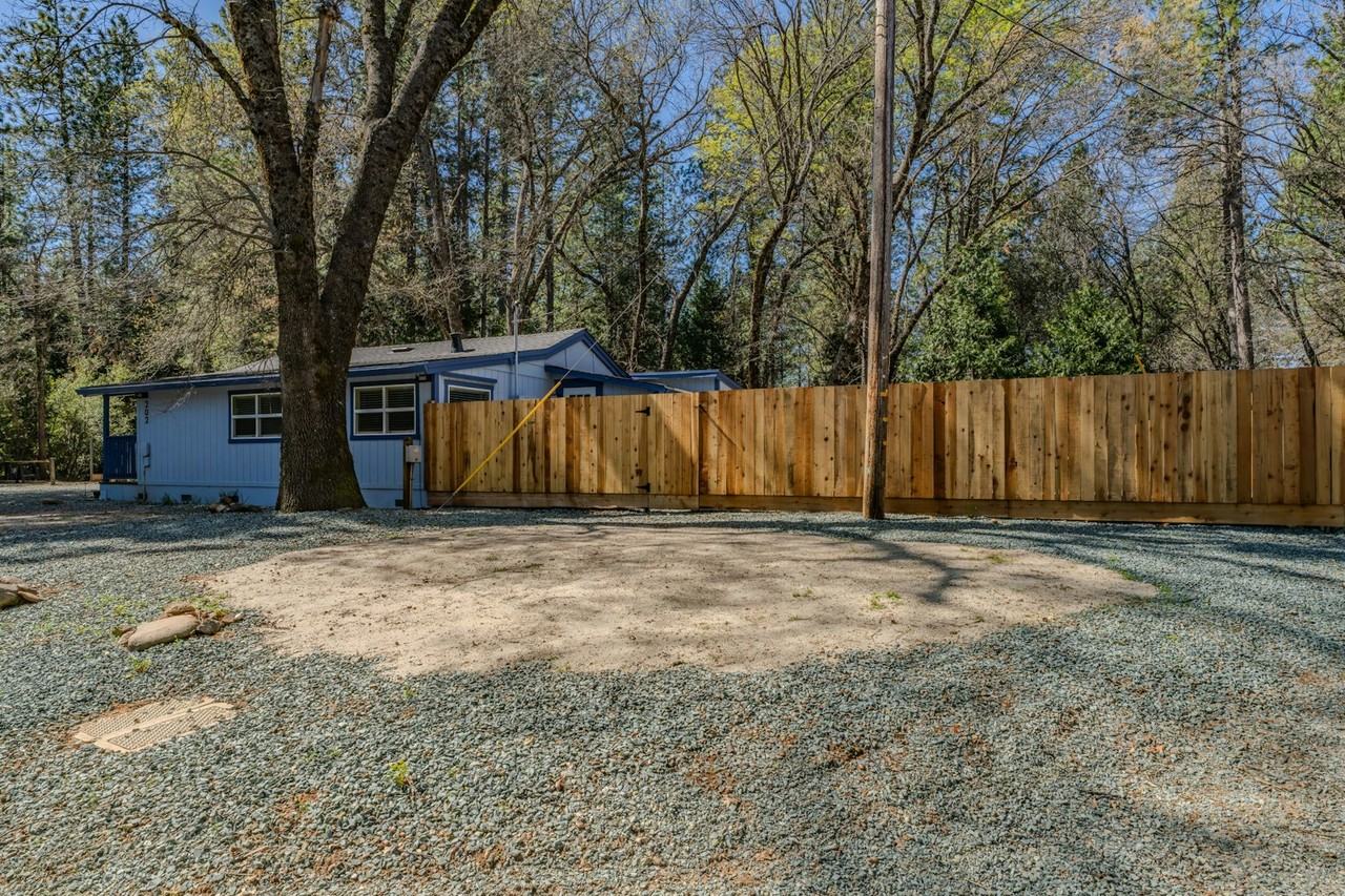 202 Lambert Lane - Photo 3 of 21