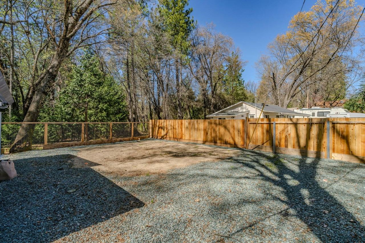 202 Lambert Lane - Photo 5 of 21