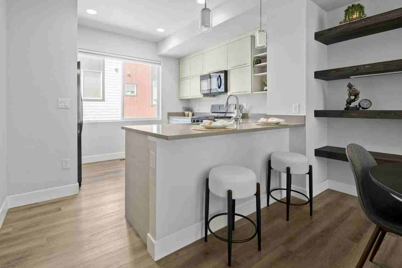 1059 Chase St - Photo 4 of 36