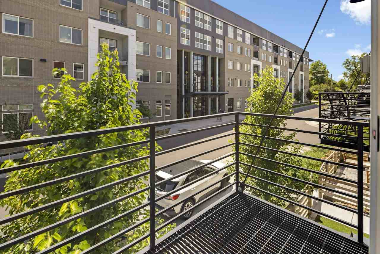 1059 Chase St - Photo 5 of 36