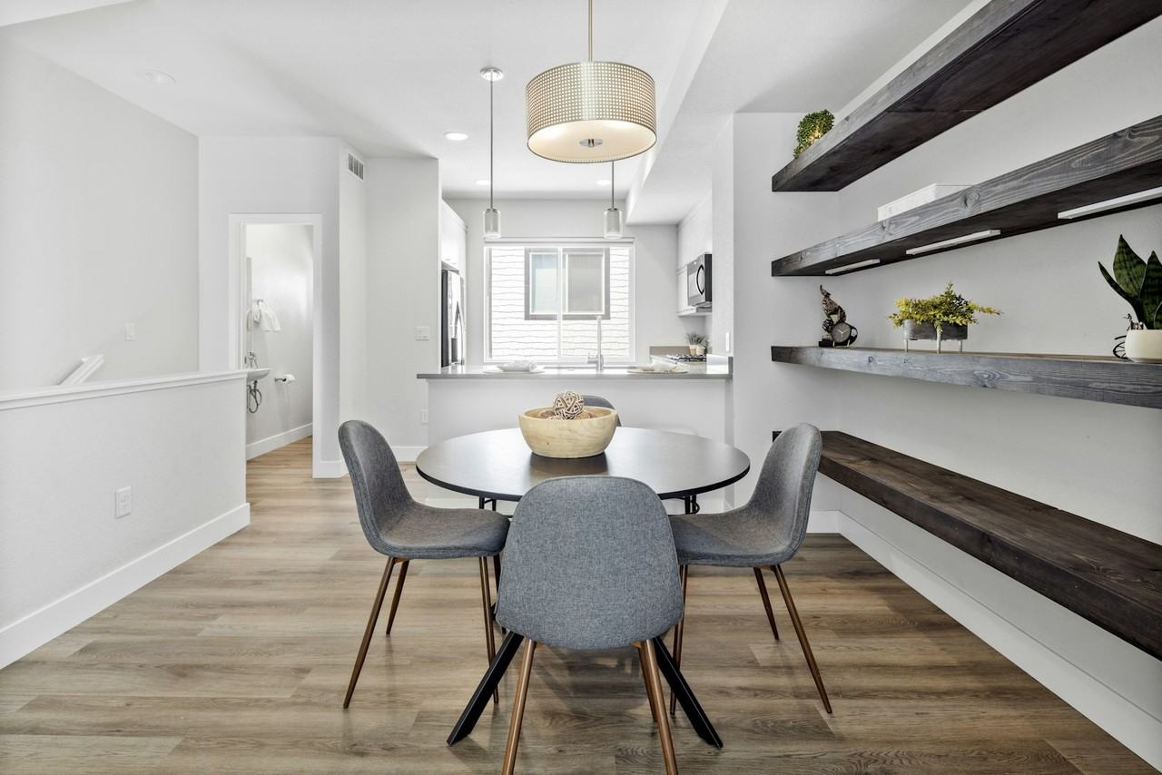 1059 Chase St - Photo 7 of 36