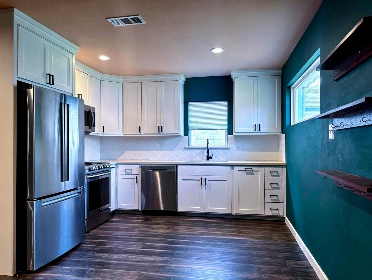 2118 Berwick Ave - Photo 4 of 12