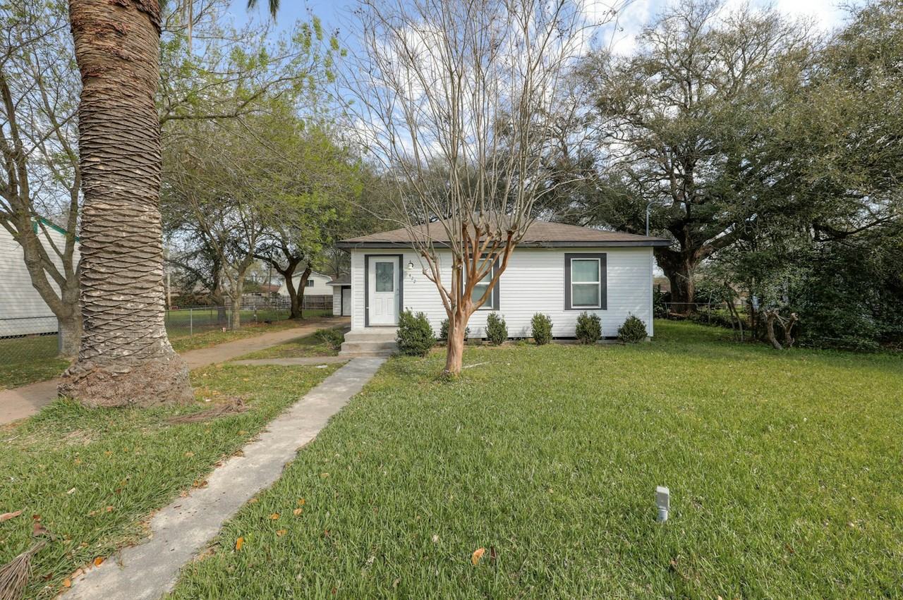 422 19th Avenue North - Photo 2 of 26