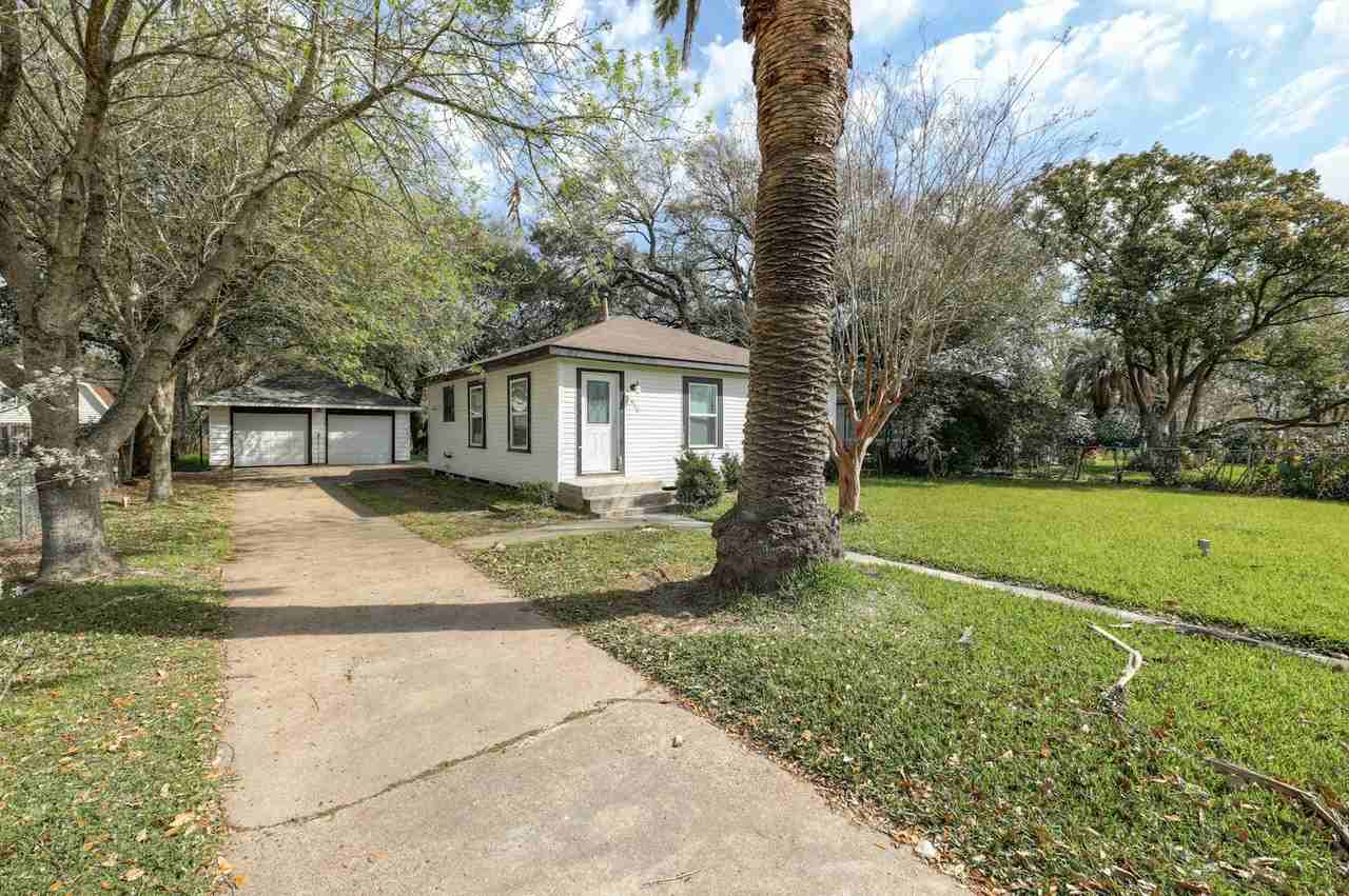 422 19th Avenue North - Photo 5 of 26