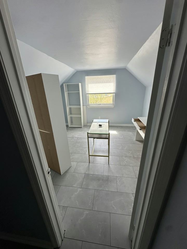 3385 Woodburne Dr - Photo 3 of 6