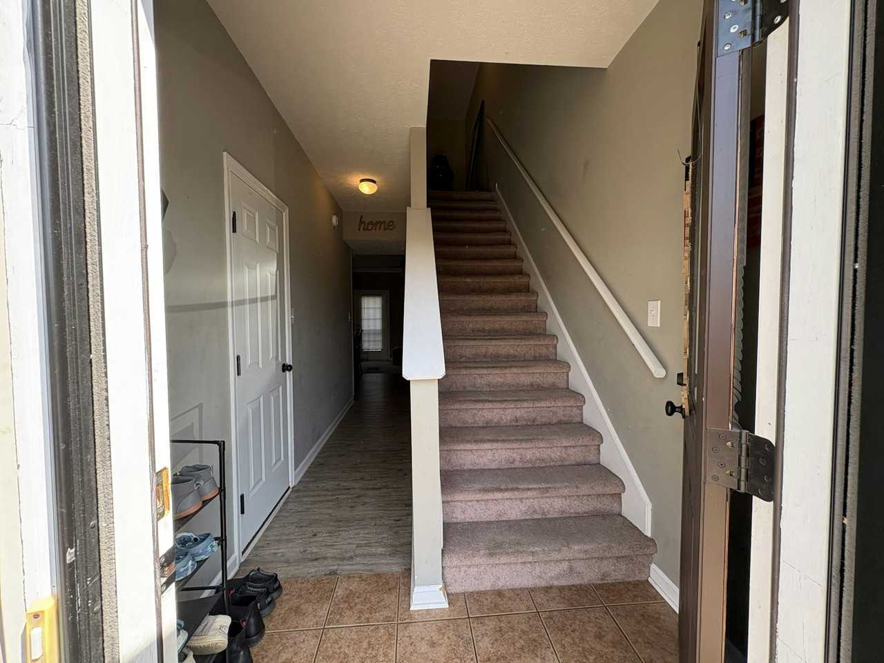 47 Catherine Ct - Photo 4 of 17