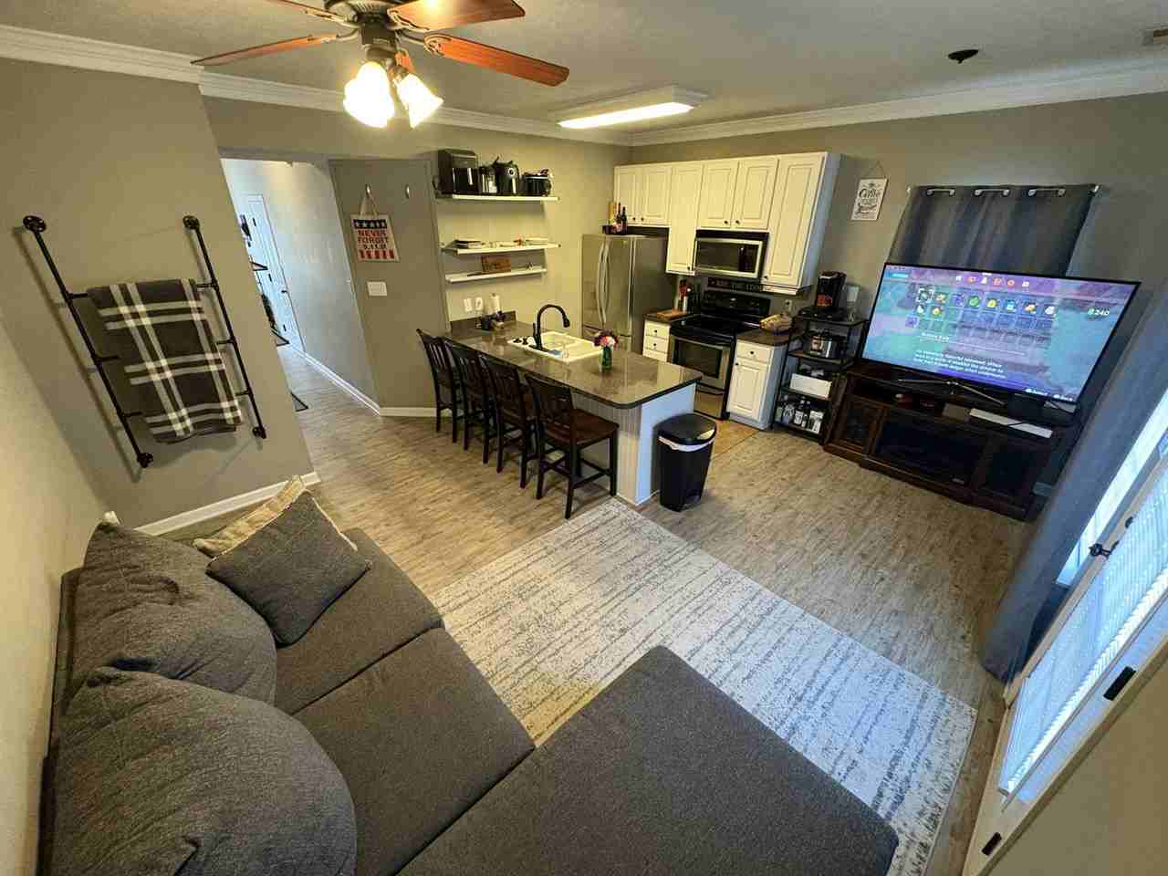 47 Catherine Ct - Photo 6 of 17