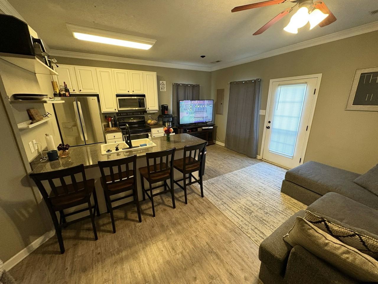 47 Catherine Ct - Photo 7 of 17