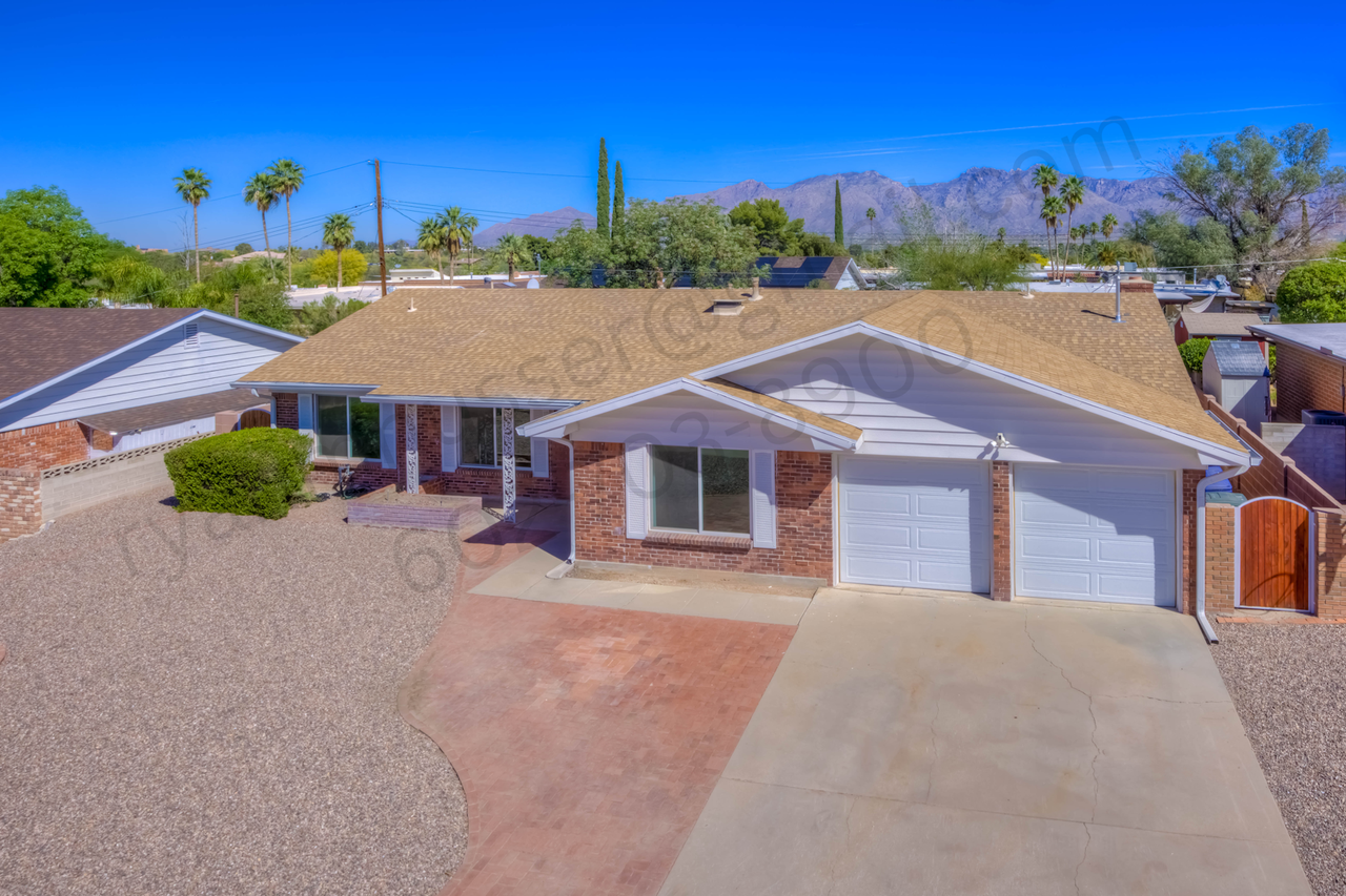 6821 E 4th St - Photo 3 of 17