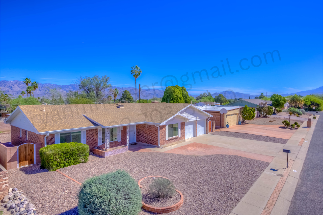 6821 E 4th St - Photo 4 of 17