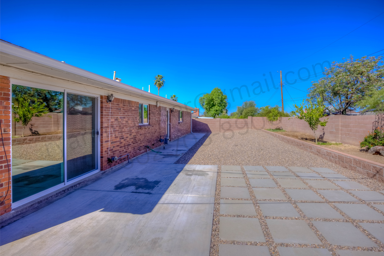 6821 E 4th St - Photo 5 of 17