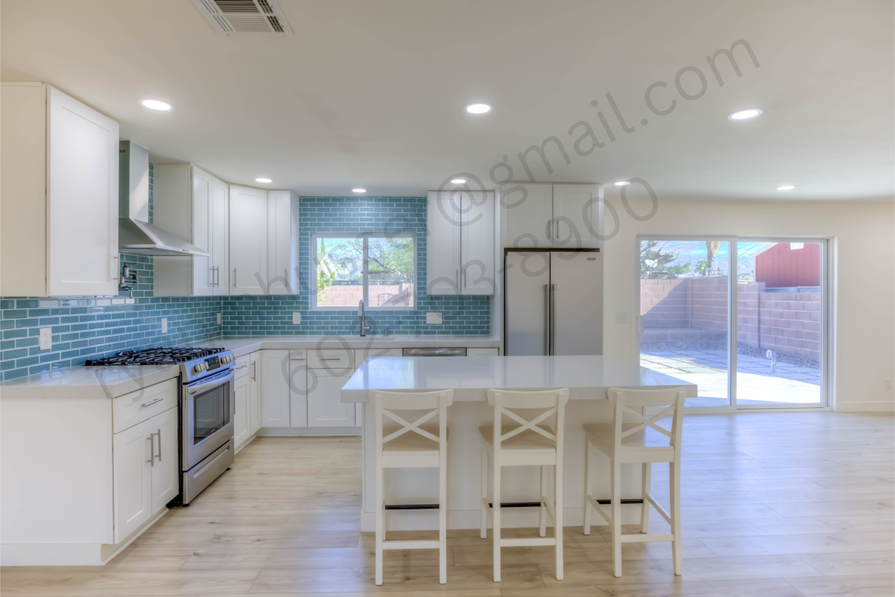 6821 E 4th St - Photo 7 of 17