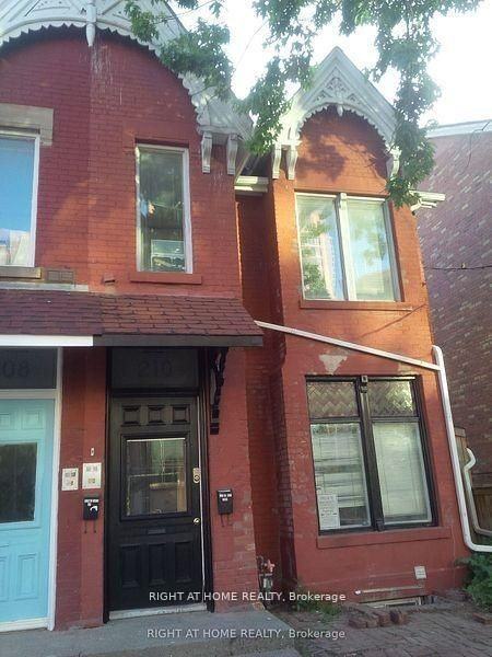 210 McCaul Street - Photo 4 of 16