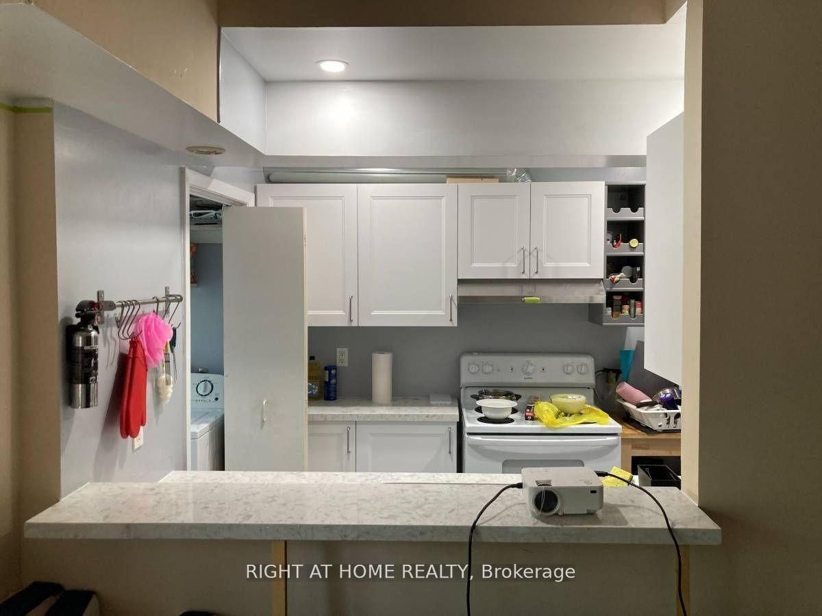 210 McCaul Street - Photo 5 of 16