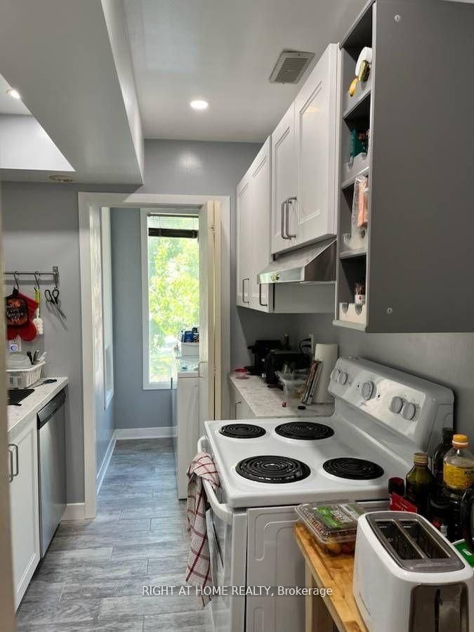 210 McCaul Street - Photo 6 of 16