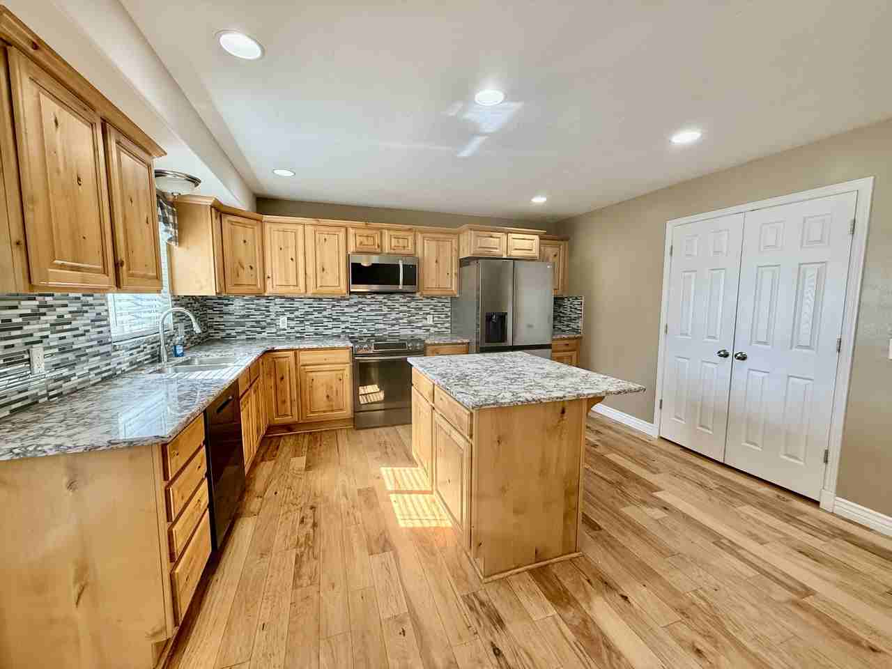 1801 W 5050 S - EV - Photo 7 of 50