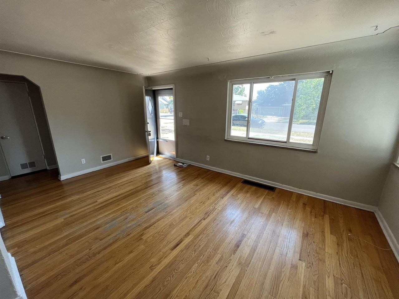 107 HOOKER ST - TRG - Photo 5 of 10