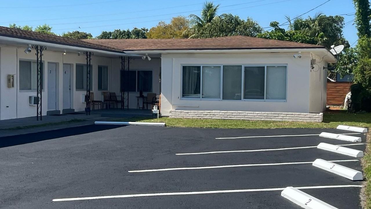 6Plex 1265 NE 136th Terrace - Photo 6 of 7