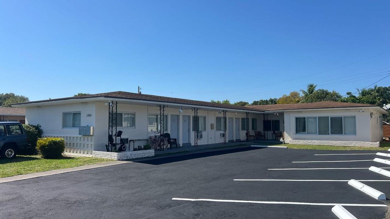 6Plex 1265 NE 136th Terrace - Photo 7 of 7