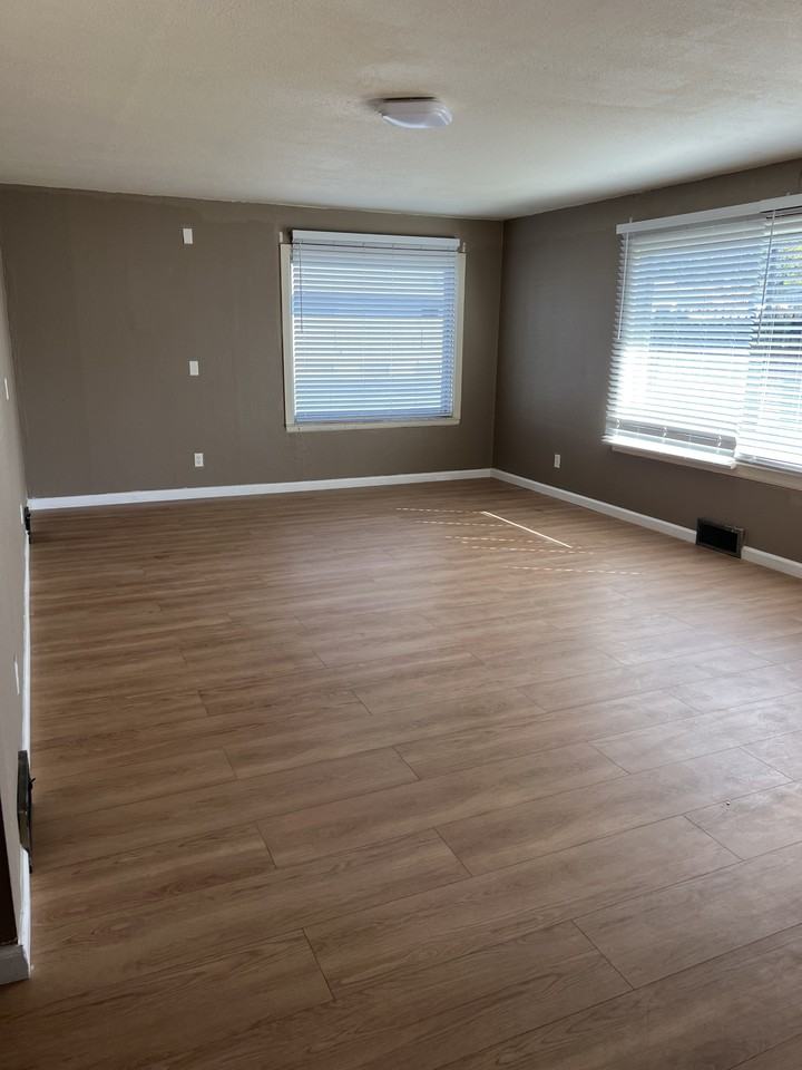 1101 South 20th Avenue - Photo 3 of 13