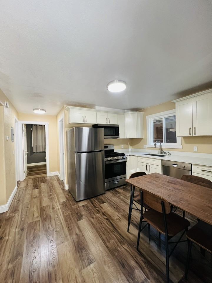 3069 Fresno Avenue - Photo 3 of 50