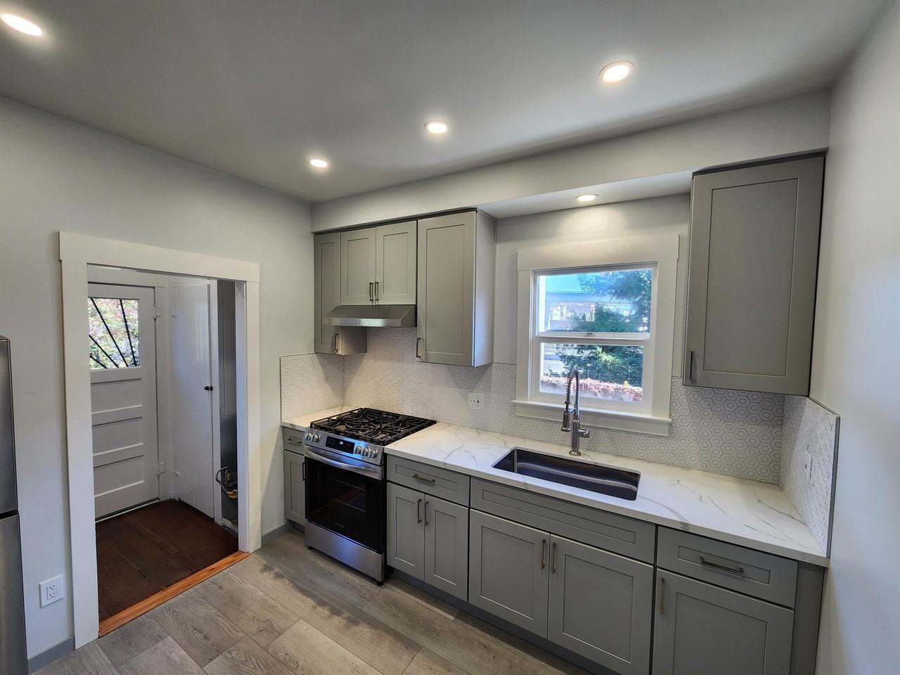 598 32nd Street #2 - Photo 4 of 14