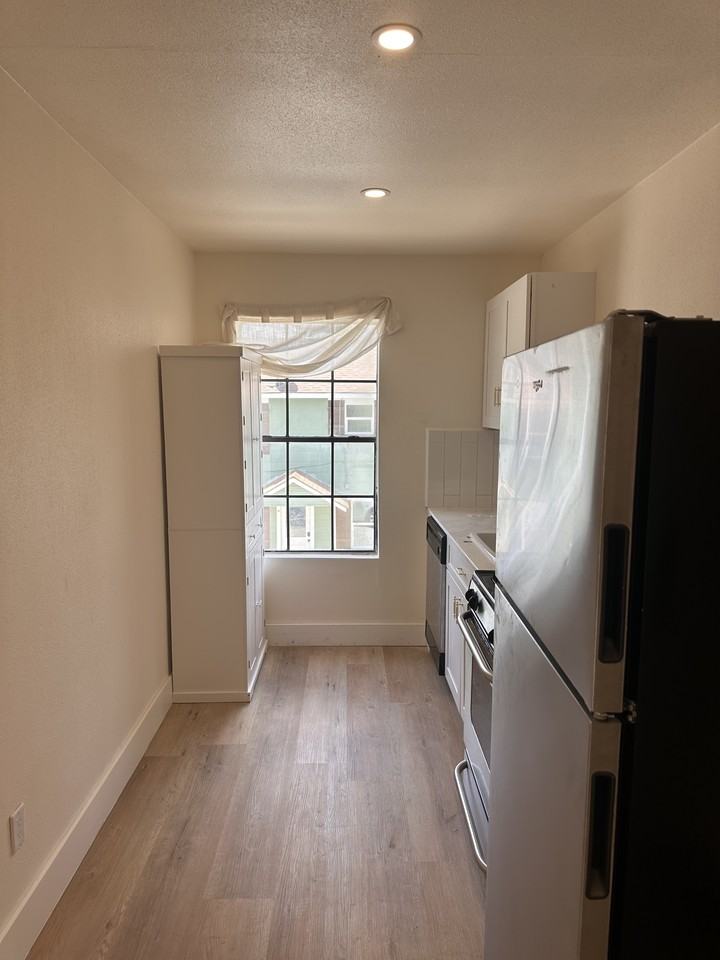 408/410 Randall Street - Photo 4 of 13