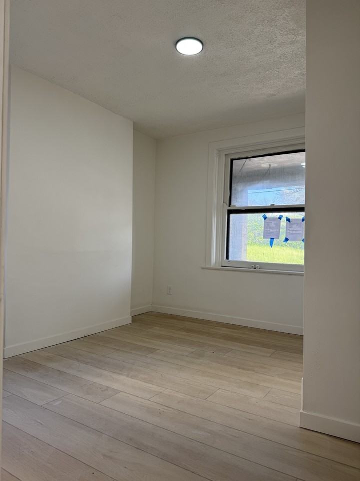 311 Hilton Place - Photo 4 of 39