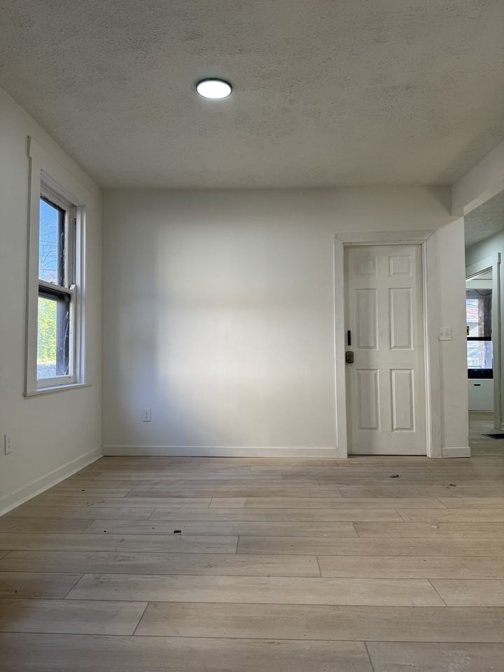311 Hilton Place - Photo 5 of 39