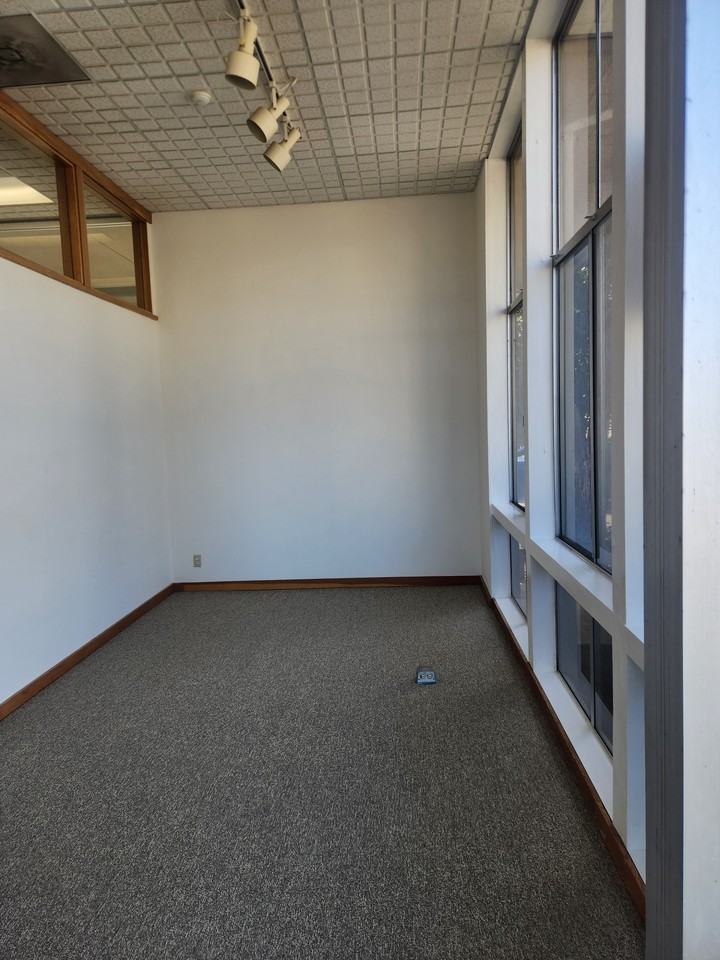 180 Harbor Dr #1 - Photo 3 of 6