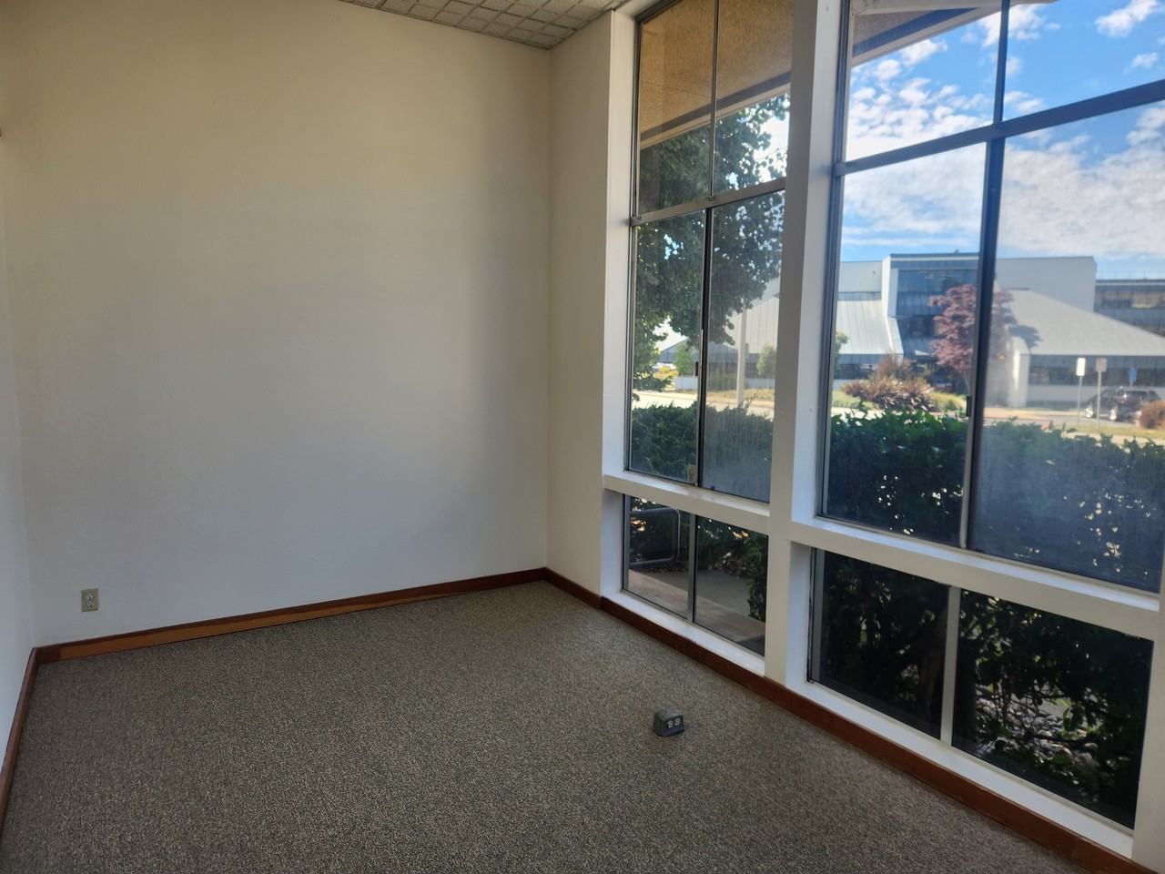 180 Harbor Dr #1 - Photo 4 of 6