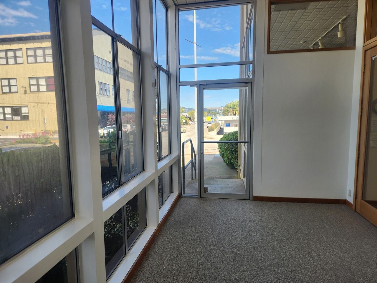 180 Harbor Dr #1 - Photo 5 of 6