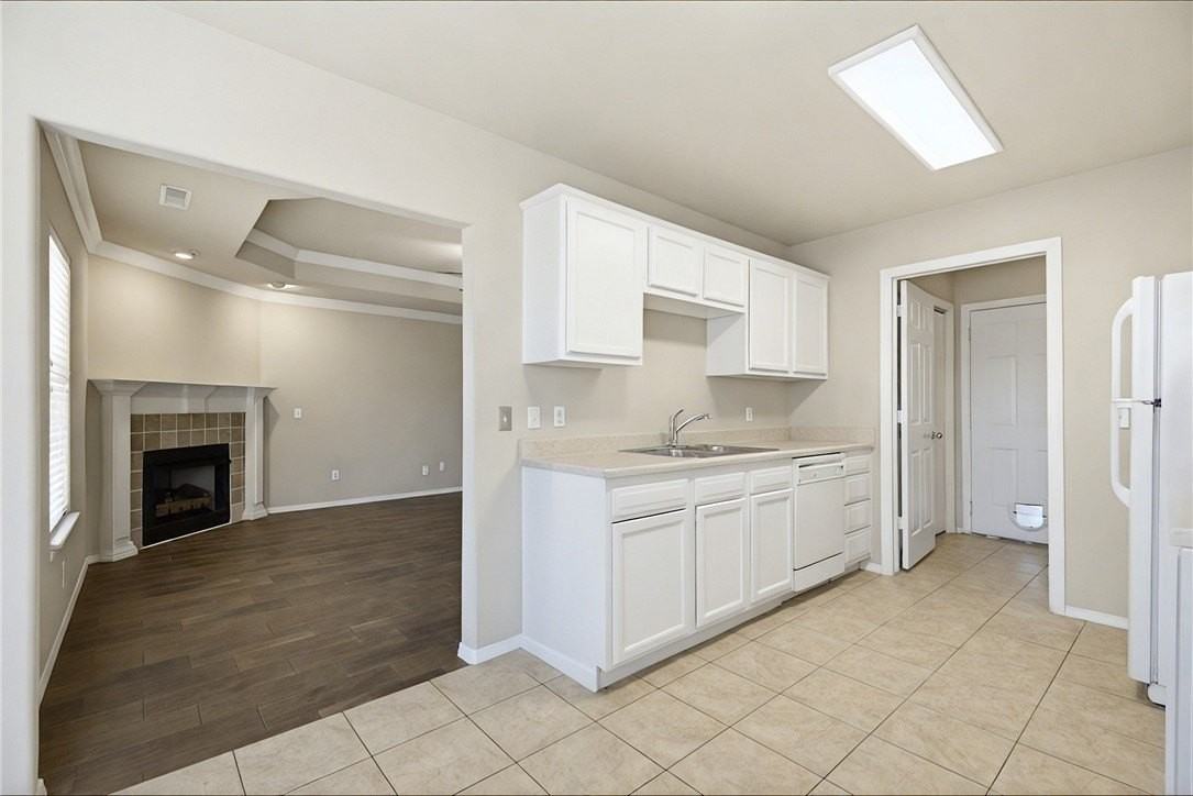 6301 Sw Meadow Well Ave - Photo 4 of 21