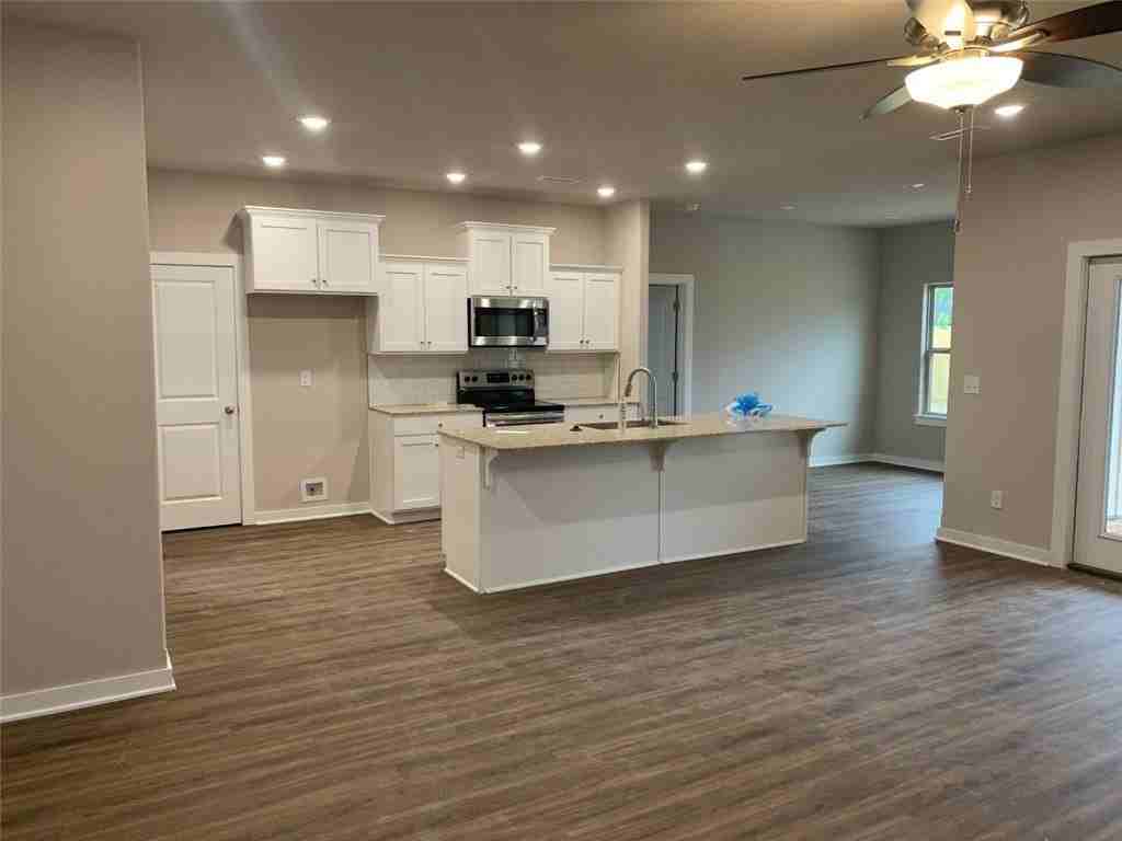 403 N Otoe St - Photo 4 of 14