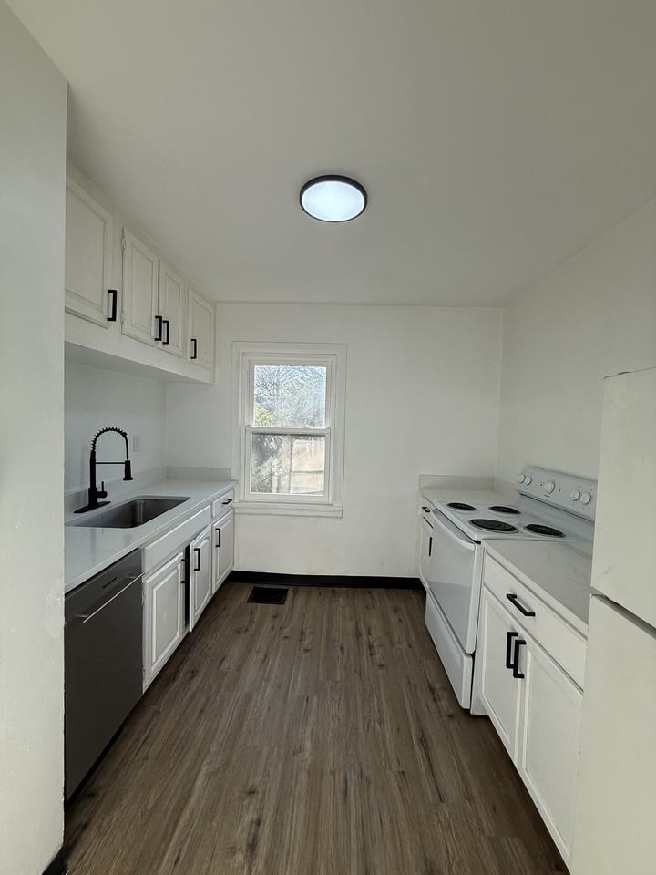 812 Winston Dr #812 - Photo 3 of 11