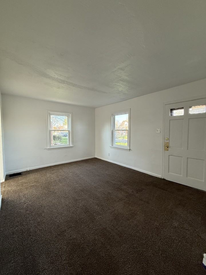 812 Winston Dr #812 - Photo 4 of 11