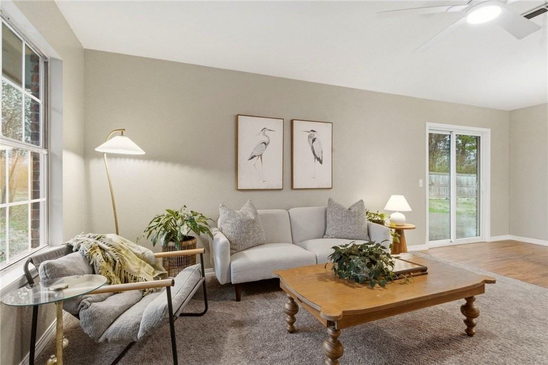 932 S Curtis Ave - Photo 4 of 40