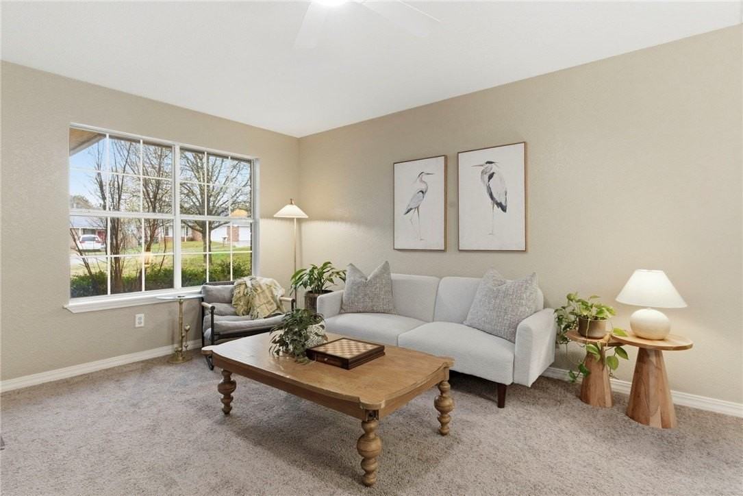 932 S Curtis Ave - Photo 5 of 40