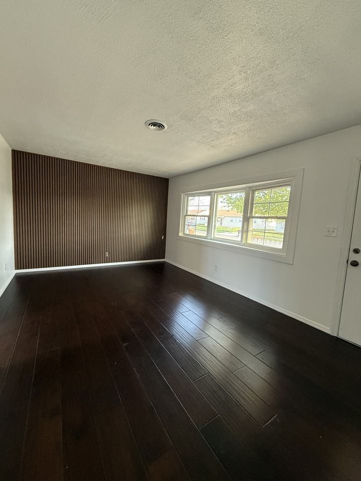 2600 Bingham Ave #1 - Photo 3 of 11