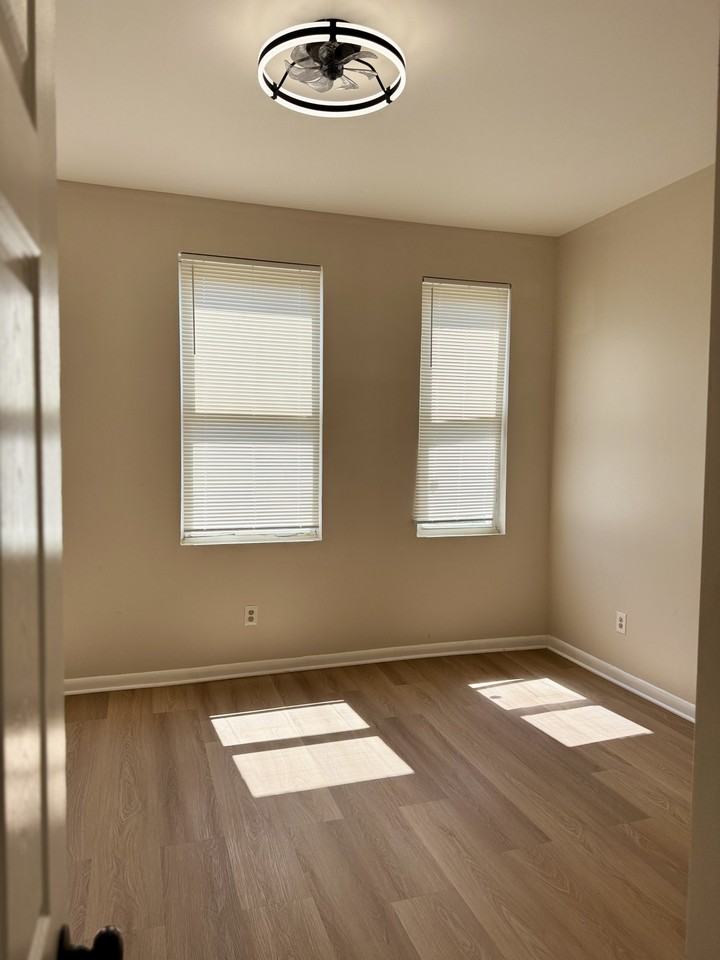 712 Lennox St #2 - Photo 4 of 11