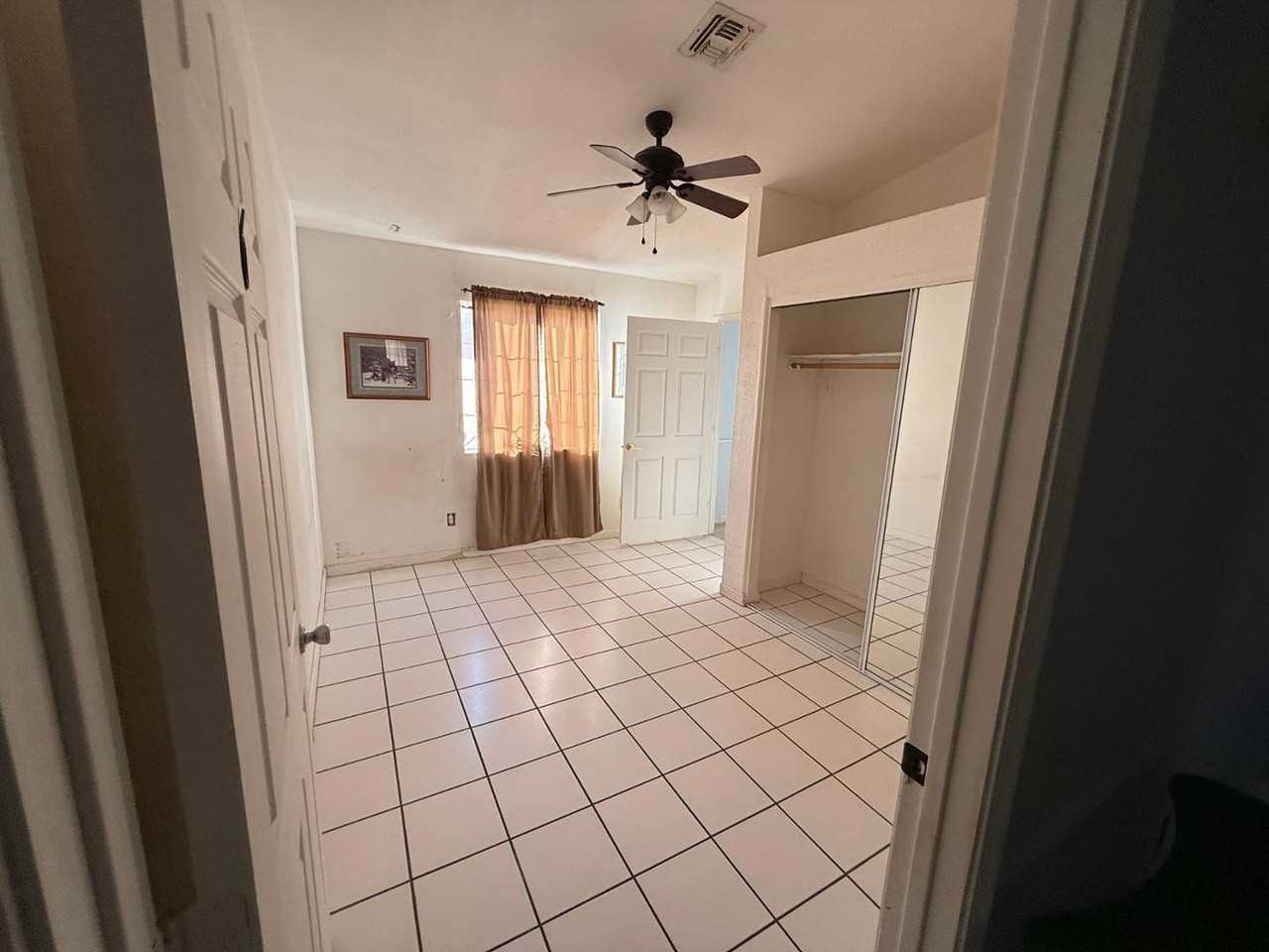 15861 N 20th St - Photo 3 of 6