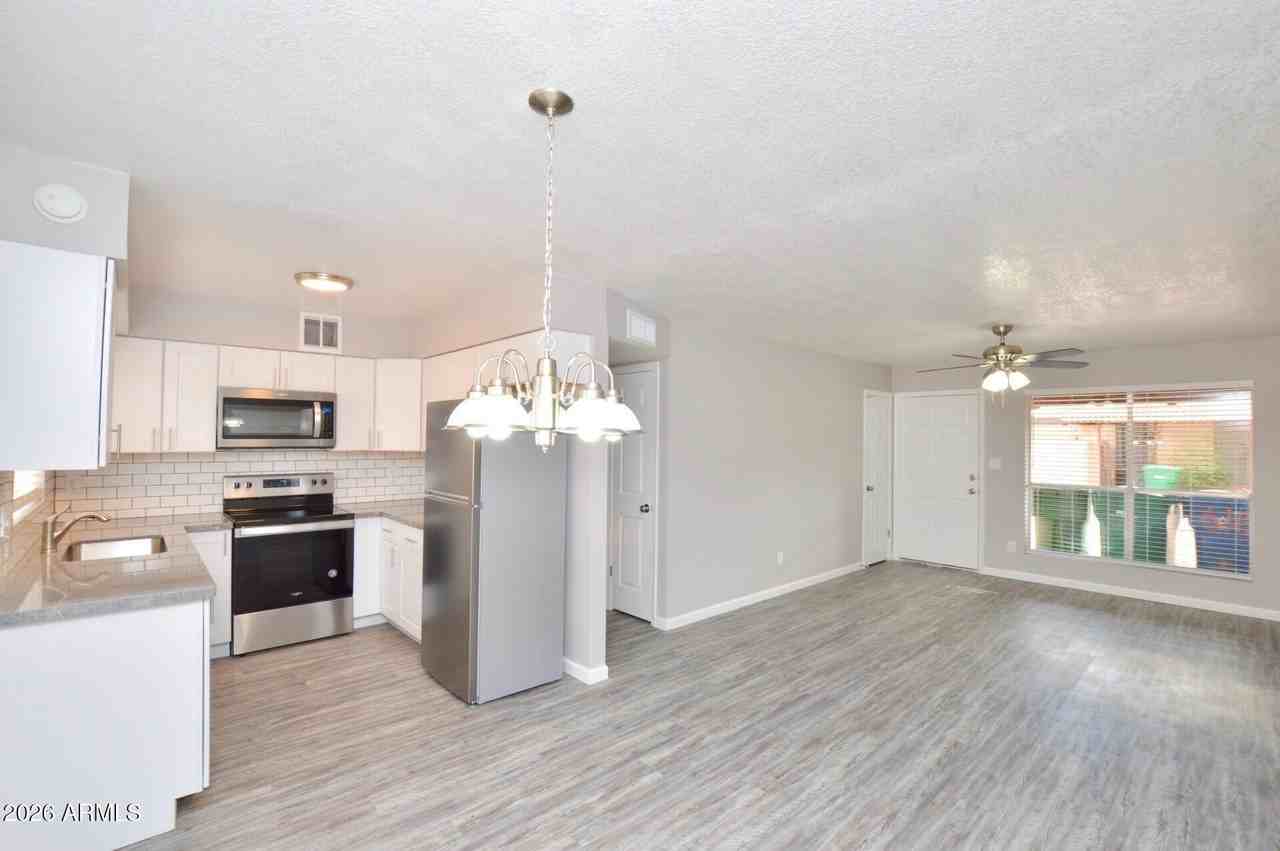 645 N Arrowhead Dr #4 - Photo 3 of 18