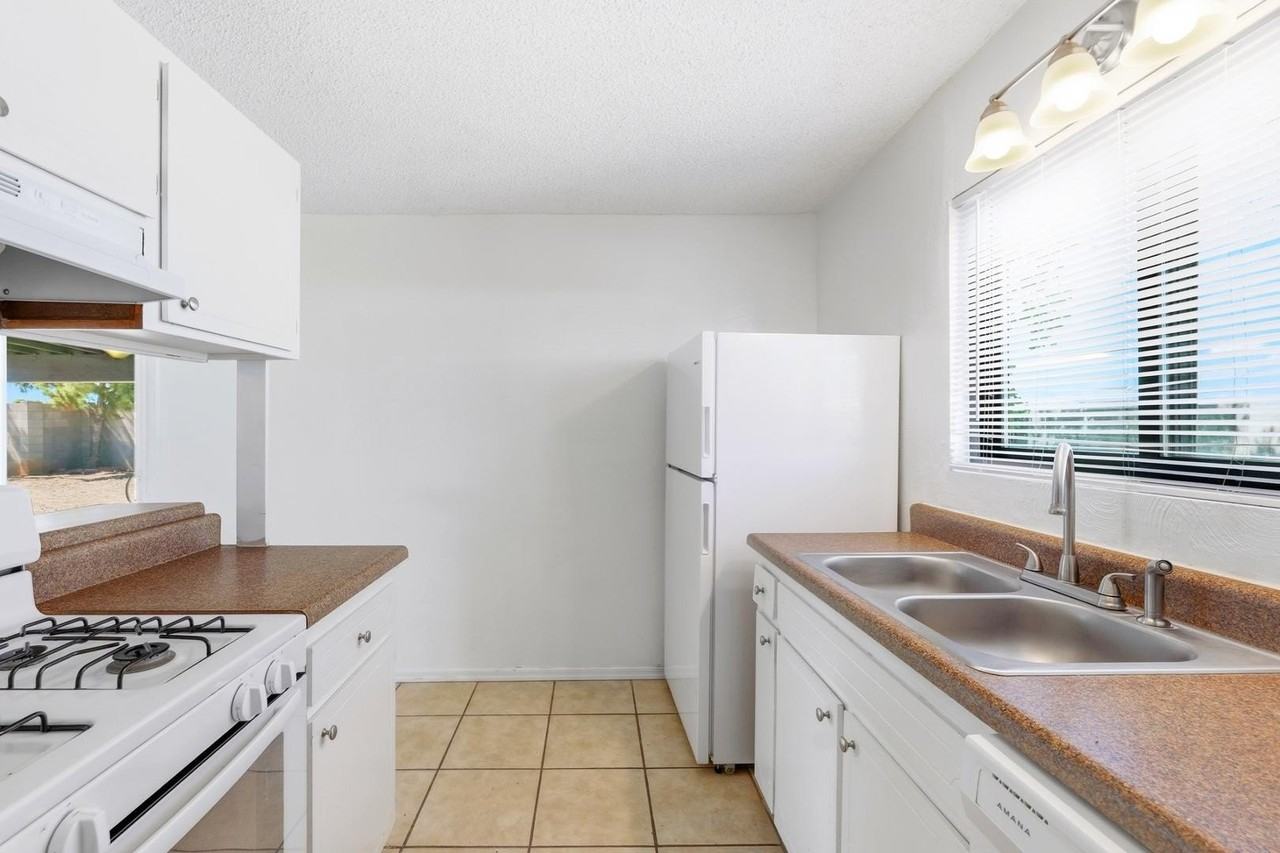 4931 E De Medici Dr - Photo 7 of 23